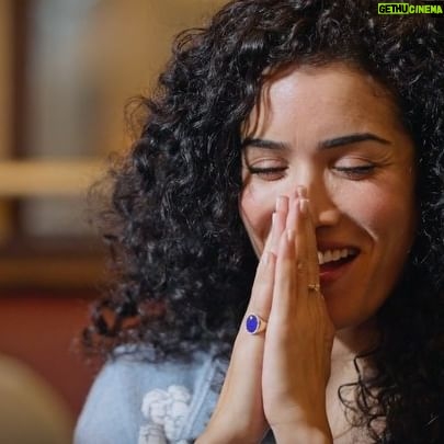 Sabrina Ouazani Instagram - Je suis tellement contente d’ENFIN pouvoir partager avec vous cette folle aventure ! Quelle chance d’avoir pu découvrir la Guyane et surtout les merveilleux guyanais aux côtés de mon cher @raphaeldecasabianca 🤍 C’est vendredi à 21h sur @france3 🥳 🇬🇫