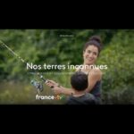 Sabrina Ouazani Instagram - Ce soir à 21h10 sur @france3 « Nos Terres inconnues » Tellement hâte de partager avec vous ce voyage extraordinaire et si enrichissant ❤️🇬🇫 @raphaeldecasabianca mon Binôme qui ne m’a jamais lâché , Merci pour tout ✨