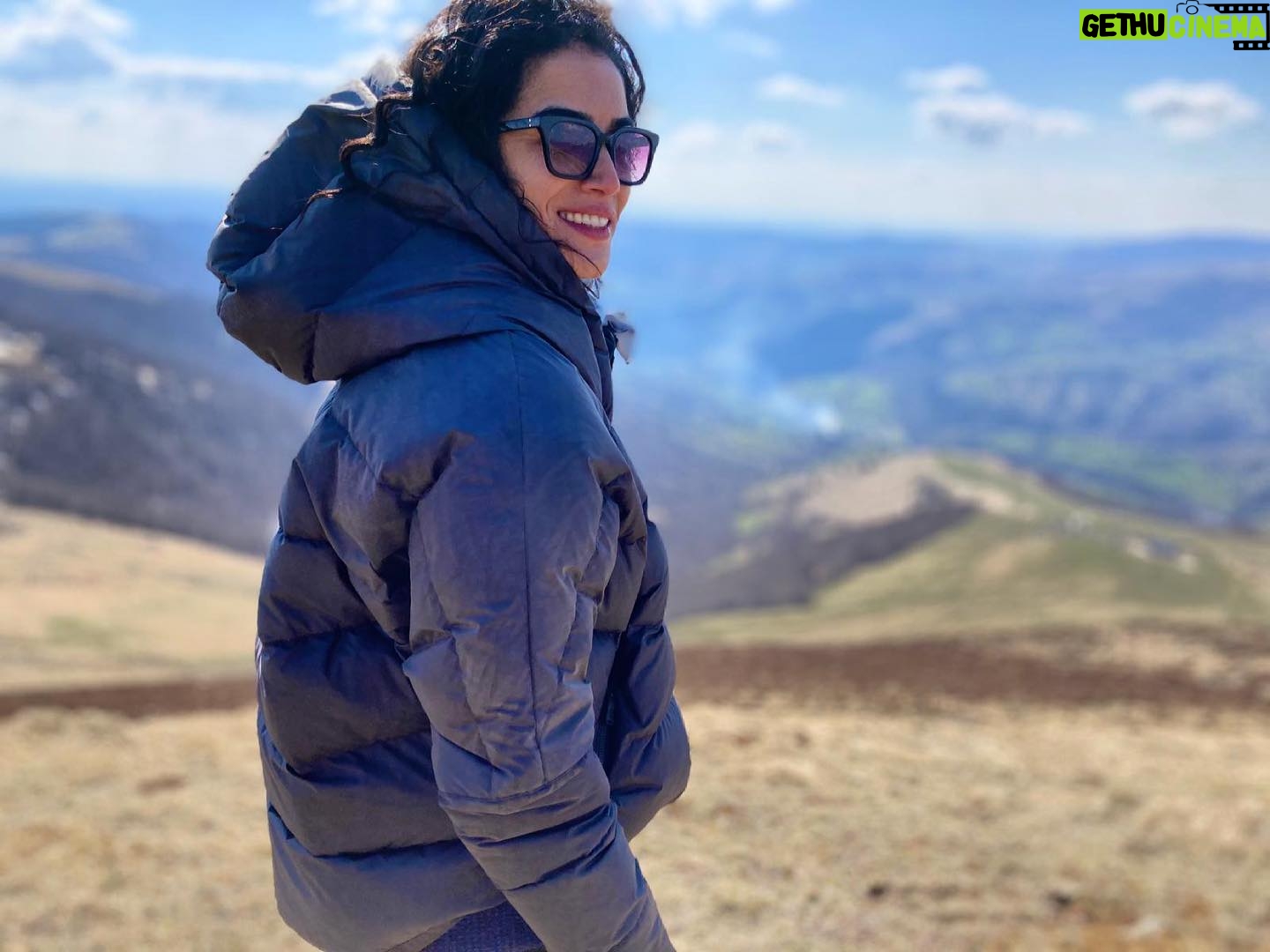 Sabrina Ouazani Instagram - Le kiff de découvrir le @cantalauvergne 📸 @albanivanov