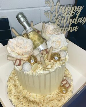 Sacha Parkinson Instagram - I had the most gorgeous birthday! 🎈
Thank you to my beautiful family, boy and friends and to my wonderful new Band Of Gold family. You’ve all spoilt me rotten and treated me like a prin. Ly, x