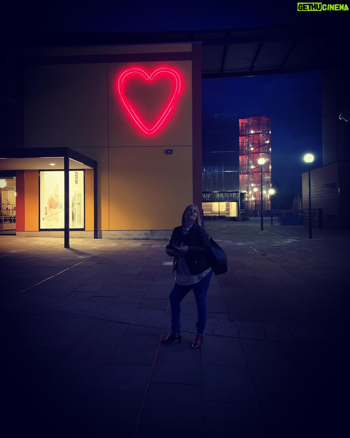 Sacha Parkinson - 3.5K Likes - I had the most gorgeous birthday! 🎈
Thank you to my beautiful family, boy and friends and to my wonderful new Band Of Gold family. You’ve all spoilt me rotten and treated me like a prin. Ly, x
