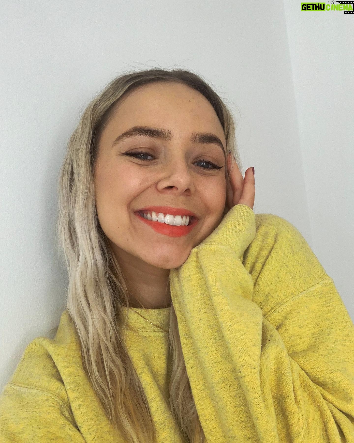 Sacha Parkinson - 6.7K Likes - IT’S ENDOMETRIOSIS AWARENESS MONTHHH!🎗️
•
For those of you who aren’t aware, Endometriosis is a chronic and incurable illness, affecting a staggering 1 in 10 people assigned female at birth! It is the second most common gynaecological condition in the UK and it is listed as one of the top 20 most painful conditions to live with.
•
Sadly, due to the lack of education, awareness and the shame surrounding gynaecological health, Endometriosis takes on average 8 years to be diagnosed. Which increases the severity of the condition and can often lead to infertility. THIS HAS TO CHANGE!
•
I am 1 in 10 babyyy. You better believe I will be wearing this colour with so much pride this month, as we spread awareness and shine a light on this complicated illness.
•
Sending loads of love to my endo sisters 💛
•
#endometriosisawareness #endometriosis #endometriosisawarenessmonth #endothestigma @endometriosis.uk