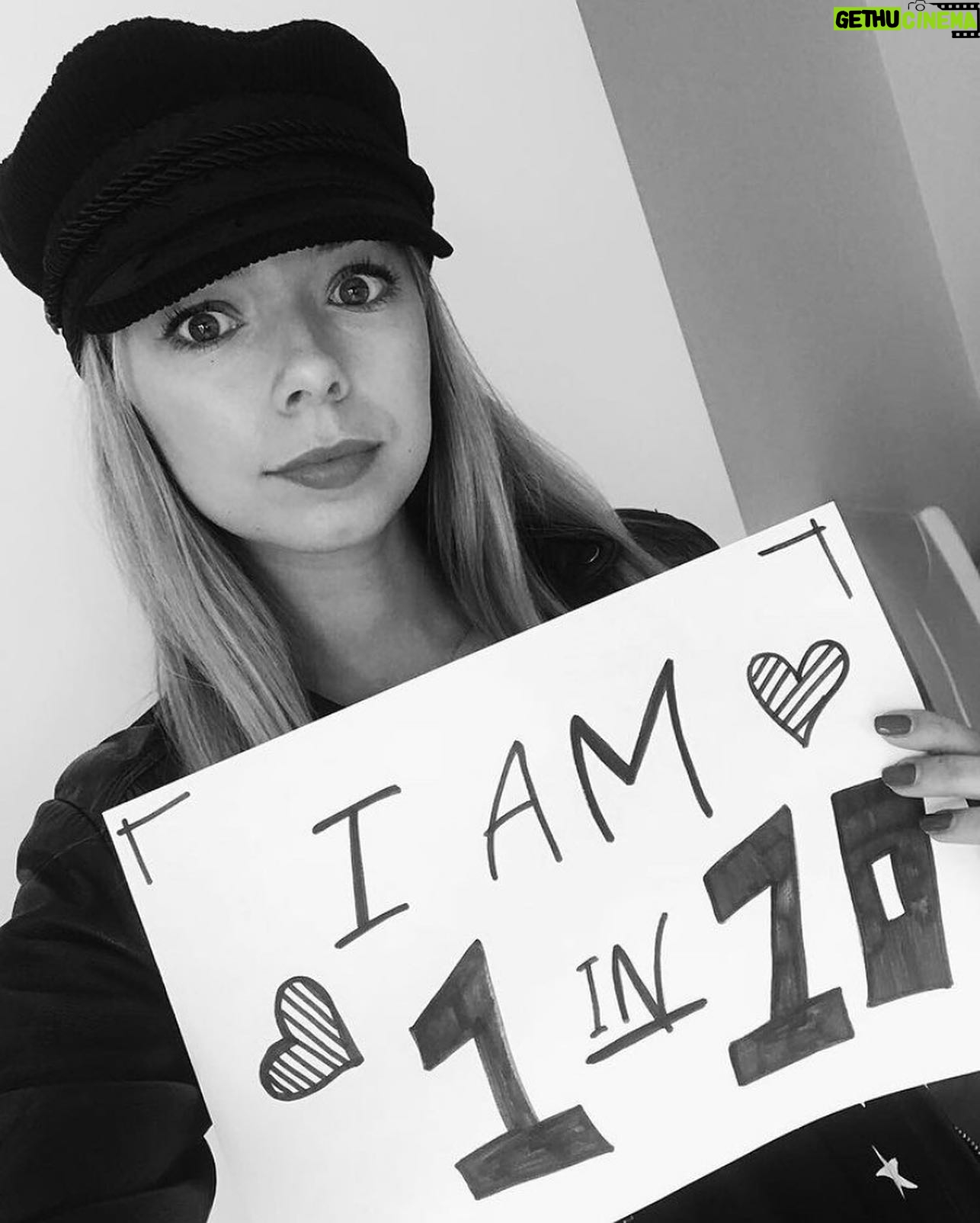 Sacha Parkinson - 6.7K Likes - IT’S ENDOMETRIOSIS AWARENESS MONTHHH!🎗️
•
For those of you who aren’t aware, Endometriosis is a chronic and incurable illness, affecting a staggering 1 in 10 people assigned female at birth! It is the second most common gynaecological condition in the UK and it is listed as one of the top 20 most painful conditions to live with.
•
Sadly, due to the lack of education, awareness and the shame surrounding gynaecological health, Endometriosis takes on average 8 years to be diagnosed. Which increases the severity of the condition and can often lead to infertility. THIS HAS TO CHANGE!
•
I am 1 in 10 babyyy. You better believe I will be wearing this colour with so much pride this month, as we spread awareness and shine a light on this complicated illness.
•
Sending loads of love to my endo sisters 💛
•
#endometriosisawareness #endometriosis #endometriosisawarenessmonth #endothestigma @endometriosis.uk