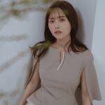 Sachika Nitta Instagram - ご報告があります。 本日、Edomより2つのブランドを発表させていただきます✨ これまで育んできた“らしさを味方につける装い“に続き、新たな道へ一歩踏み出しました。 【VALLAN（バラン） @vallan.jp 】 柔和から生まれた、素直で類ないデザイン ばらばらで良い、人々の調和を保つ”バランス” “ざっくばらん”の語源 「ざっく」と「ばらり」 心の殻をざっくりと破って、ばらりとすてる 気取らず、心を曝け出す様子 “ざっく”を削いだ、“ばらん”と自由で緩やかな状態 バランスを取りすぎない、類ないあなたへ 【BORRAKE(ボラケ) @borrake.official 】 Borrakeの由来は、「朝ぼらけ」。 夜から朝へ、暗闇を抜け明るくなっていくその瞬間は 何色か断定できない、柔らかさや希望を帯びたニュアンスに満ちています。 その色は毎朝異なり、ひとつとして同じ空模様はありません。 このジュエリーを身につけた日は、自分らしく、どこか背筋が伸びるような気がする。 そんな瞬間の積み重ねができたら。 Borrakeのアイテムがあなたの“雰囲気“の一部になれたら。 周囲の人をふと惹きつけてしまう 簡単なようで難しい魅惑の “雰囲気“ へ、私たちは挑み続けます。 そして・・ 空けといてねって匂わせとったこと・・ ブランド初の合同【POPUP】を東京にて開催いたします👏🏽 イベントにお越しいただいた方に優先で、今季コレクションのお披露目・ご注文とさせていただきます。 Spring Summer Collection 2024 in Tokyo 【日付】 4月19日(金)〜4月21(日) 【営業時間】 10:00~20:00 【住所】 Swell Coffee Roasters 〒153-0051 東京都目黒区上目黒1丁目-11-1 OAKBLDGⅡ イベントのご予約・詳細はこちらから。 - https://select-type.com/rsv/?id=-ZMz4gt8_bs&c_id=338910 私も店頭にいるので、みなさまとお会いできること楽しみにしております🥰 ブランドのHPも是非ご覧ください♡ - VALLAN https://www.vallan.jp/ - BORRAKE https://borrake.com 自社ブランドとして関わること全てが新鮮で、この準備期間はあっという間でした。 それは、トンネルの向こうの光が見えない、何が正解かわからない日々。 ただただ手探りで自分に何ができるかを考える夜明けの時間を過ごしました。 そんな時に、朝ぼらけの景色が心に寄り添ってくれたり、私らしさと言われる持ち前のざっくばらんな性格で、今日を迎えることができたような気がします。 何より、繊維や紙材の工場様、HP制作様、ロゴデザイナー様、運送会社様、撮影チーム、スタッフ、家族、多岐に渡る関係者の皆様、世間知らずの若造の想いを真正面から純粋に受け入れてくださり、時には議論を交わしたりと、幾度もの想いとお時間をかけて拘りに辛抱強くお付き合いいただけたこと、本当に有り難い日々の連続でした。 0からのスタートに携わってくださった皆さま、心より感謝申し上げます。 未熟者ですが、皆様のお声を聞きながら、志を忘れず 挑み続けたいと思いますので、お力添え、お心添えいただけますと大変嬉しいです。 初めまして、VALLANとBORRAKEをどうぞよろしくお願いいたします🙇🏼 新田さちか