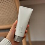 Sachika Nitta Instagram - N organicジェルタイプの朝洗顔✨ 角質除去と保水が同時に叶うから、ベースメイクが密着しやすくなって、メイクのりがよく*1なります🫶🏽 厳選された成分、吸着型アミノ酸*2と亜麻花から取れたエキス*3の効果が大きそう🪻 やし、その分メイクが崩れにくいのが嬉しいよねぇ。 日焼け止めだけでも、ファンデ変えてなくても、どこのファンデ？って聞かれたりしてっ。 お肌にのせた時のジェリーの柔らかい粒感も心地よくて好きでした♡ すぐ伸びてくれたり、一緒に保水もしてくれたり、ベースメイクの時短にもなるやんね🏃🏼 5月17日より、ロフトで先行発売（一部店舗を除く）だそうです✨ *1メーキャップ効果による *2 ジヒドロキシプロピルアルギニンHCI：整肌成分 *3 アマ花エキス：整肌成分 #PR #norganic #norganicbright