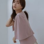 Sachika Nitta Instagram - 大粒パールのしなやかな動きにうっとり🦪 腕周りは涼しく快適に、けどオフィスや室内で冷えやすい肩はカバーする、ケープ型こそブラウスにあったっていいじゃな〜いと♡ こちらも5月20日20時販売、19時半にライブします🫙