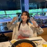 Sachika Nitta Instagram - シンガポールで有名なチーズケーキ屋さん🧀 ふらっと入ったけど、ミシュランとっとるみたいで チーズケーキ屋さんがってイメージなかったから驚いた🐭 ブルーチーズベースなんやってぇ とろとろであまじょっぱくて美味しかった♡ あとこっちのカフェはラテ頼む時も ノンシュガーか聞いた方がいいかも、油断してソイラテ頼むとあんま〜いってなるパターンが多かった☕️ 8枚目はチリクラブ食べれてノリノリの人🦀🦀 高級蟹チリってかんじ！ チャーハン必須です、美味しかったぁ〜 あまりに量多いからお持ち帰りしてホテルの夜食にしました🍚