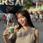 Sachika Nitta Instagram - シンガポールユニバ🎠🎠 ツイードワンピのベージュ選んで良かった☺️ こちらも明日発売日です♡ #VALLAN #VALLAN_2024ss
