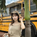 Sachika Nitta Instagram - 南国にも欠かさずカーディガン🌴🌴 お手元に届いてさらにラメの感じも伝わるんやろうなぁ楽しみ♡ ホワイトのセットアップはもうないんやけど、ベージュはあとすこーしだけあるんやって🙊 日焼け対策により向いとるお色です🌞