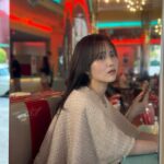 Sachika Nitta Instagram - シンガポールユニバ🎠🎠 ツイードワンピのベージュ選んで良かった☺️ こちらも明日発売日です♡ #VALLAN #VALLAN_2024ss