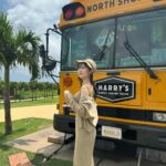 Sachika Nitta Instagram - 南国にも欠かさずカーディガン🌴🌴 お手元に届いてさらにラメの感じも伝わるんやろうなぁ楽しみ♡ ホワイトのセットアップはもうないんやけど、ベージュはあとすこーしだけあるんやって🙊 日焼け対策により向いとるお色です🌞