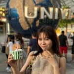 Sachika Nitta Instagram - シンガポールユニバ🎠🎠 ツイードワンピのベージュ選んで良かった☺️ こちらも明日発売日です♡ #VALLAN #VALLAN_2024ss