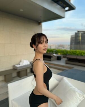 Sachika Nitta Instagram - I love the sunset🫶🏽

だからっ好き〜だと言って
天使になって
そして笑ってもう一度〜🕶️

今年は控えめが気分なのかしら🩱