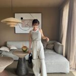 Sachika Nitta Instagram - I looove coco🥥🥥 このミニタンクの形が好きすぎる~♪ 私の中でこの夏大活躍や~♪ アヤンナ宮古島 @ayannamiyako さまにご招待いただきスイートのお部屋に宿泊させていただきました。 インテリアの色使いがまずとっても好み。 木の温もりを感じるんに、整頓されててスタイリッシュさも🪑 同じカーテン探したくなったけど、宮古島ならではの雰囲気やなぁって🙂‍↕️🙂‍↕️ フローティングの朝食もいただきました♡ パンケーキふわとろで美味しすぎ…！ #PR #ayannamiyako #miyakojima