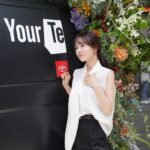 Sachika Nitta Instagram - “TOYOTA FLOWER” is being held today💐 ここどこかわかるけ〜？ 地元のみんなわかるやんね🙈 フォーラスの真ん前やよっ✨ 東京、福岡、北海道、大阪に続き、石川へ！ Flower artistの篠崎さんがデザインしたHIACE × FLOWERが展示されとって、可愛い花束をSNS投稿した方に限定プレゼントしてくださるそうです♡ 迫力満点のお花たちから元気をもらいました🌞 車から飛び出した大きな花束みたい。 車が鉢で、溢れんばかりのお花にも見える。 ヘリコニアとか、珍しいお花もいっぱいで見惚れていました♡ お祝いのプレゼントにはもちろん、日々の生活においても、お花があることで心が癒され整うような感覚があって私にとってかかせない生活習慣となっています。 男性からの花束もきゅんとしますよね♡ 本日既に開催中ですので、ご家族、カップル、ご友人、お一人でも是非ご来場くださいませ💐 #PR #TOYOTA #TOYOTAFLOWER