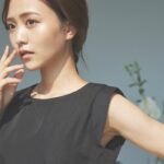 Sachika Nitta Instagram - 復刻アイテム、絶妙肌魅せワンピ🧙🏻‍♀️✨ 腹チラのアイコニックアイテム、 Side Open Flap Stitch Dressはもう来週発売やね♡ 2年前にsachatで初登場してから毎年即完しているアイテムを今年はVALLANらしく大人な微配色で帰ってきました♡おかえりっ♡ POPUPでも今年も完売、安定の人気で嬉しかったなぁ。 私の推しカラーは…やっぱりブラックかなぁ🐦‍⬛🐦‍⬛ 4.5枚目は去年、6枚目以降は一昨年の🗒️ 低身長さんも高身長さんも、きれいめさんもカジュアルさんもお楽しみいただけるアイテムです。 是非お見逃しなくっ✨ #VALLAN #VALLAN_2024ss