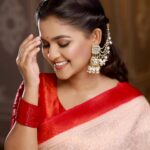 Sadia Ayman Instagram - কি দিয়ে অর্ঘ্যপাত্র সাজাইলে দেবী? তোমারে পাইবো আঁখিতে আঁখিতে… Saree from @ayifuslifestyle Earrings from @noyonabd Makeover by @zahidkhanbridalmakeover Photography by @mh_bipu