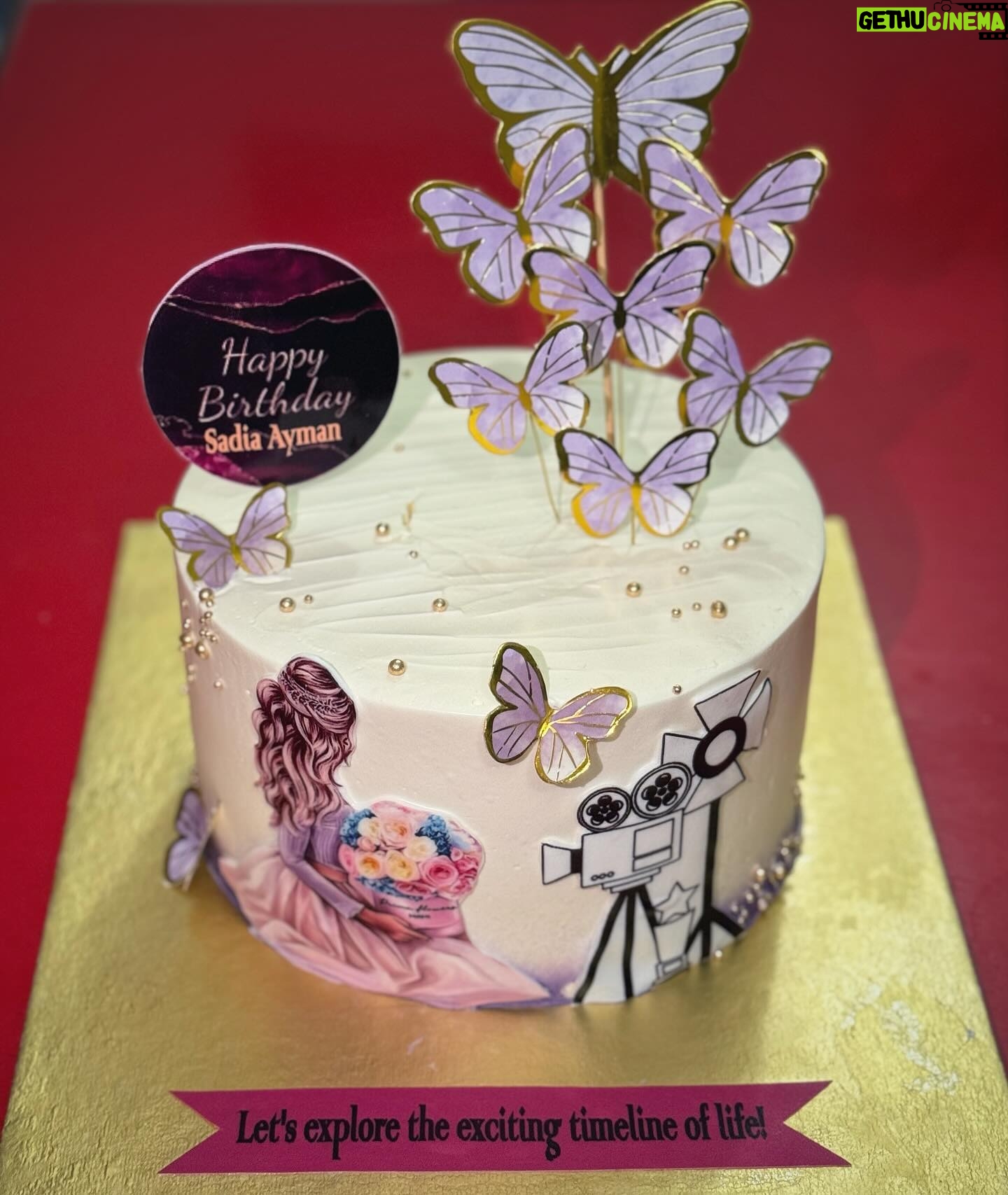 Sadia Ayman Instagram - Thank you so much to my family, friends, colleagues and well wishers for showering me with lots of love on my birthday! Each and everyone of you made me smile. It was indeed a good start of a new year! ❤️✨