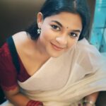 Sadia Ayman Instagram - তারপর? তার কথায় হেসে, লজ্জায় লাল হয়ে কাটিয়ে দেয়া যাবে এভাবেই কয়েকশ’ বিকেল ! 🌺