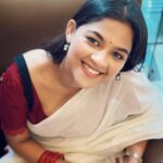 Sadia Ayman Instagram - তারপর? তার কথায় হেসে, লজ্জায় লাল হয়ে কাটিয়ে দেয়া যাবে এভাবেই কয়েকশ’ বিকেল ! 🌺