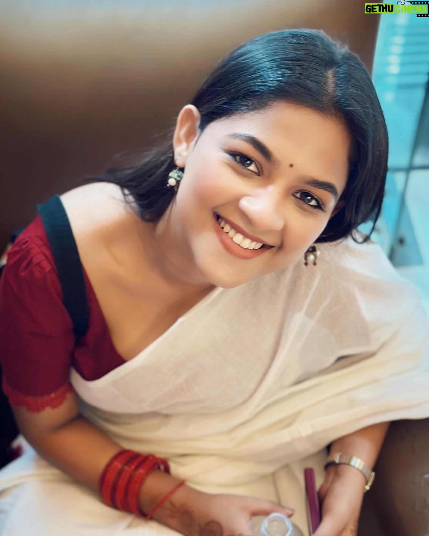 Sadia Ayman Instagram - তারপর? তার কথায় হেসে, লজ্জায় লাল হয়ে কাটিয়ে দেয়া যাবে এভাবেই কয়েকশ’ বিকেল ! 🌺