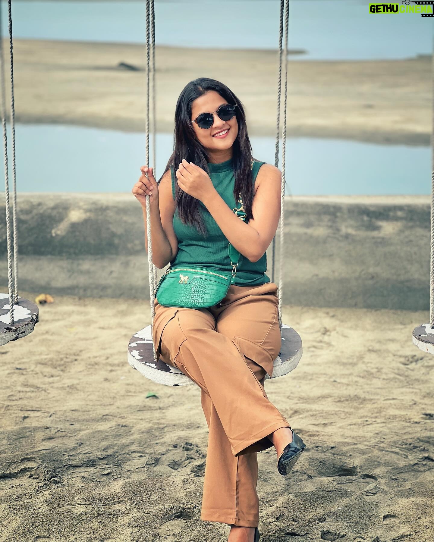 Sadia Ayman Instagram - Sun-kissed and loving it. ☀️
