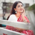 Sadia Ayman Instagram - শাড়ি : @__red_button__