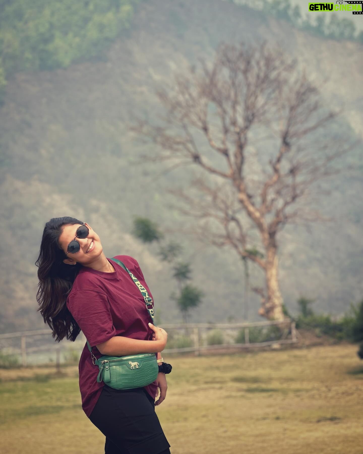 Sadia Ayman Instagram - Same day but two different places. It was a memorable journey of 8/9hrs by car from Kathmandu to Pokhara. Met some interesting characters, explored some places, tasted their authentic food and created a lot of memories! #missingnepal🇳🇵