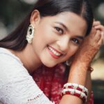 Sadia Ayman Instagram - শাড়ি : @__red_button__