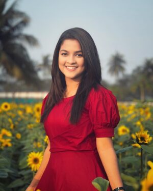 Sadia Ayman Instagram - আমায় ছেড়ে বল তুই কোথায় পালাবি?
পা বাড়ালেই মস্ত আকাশ, সেথায় আমায় পাবি…