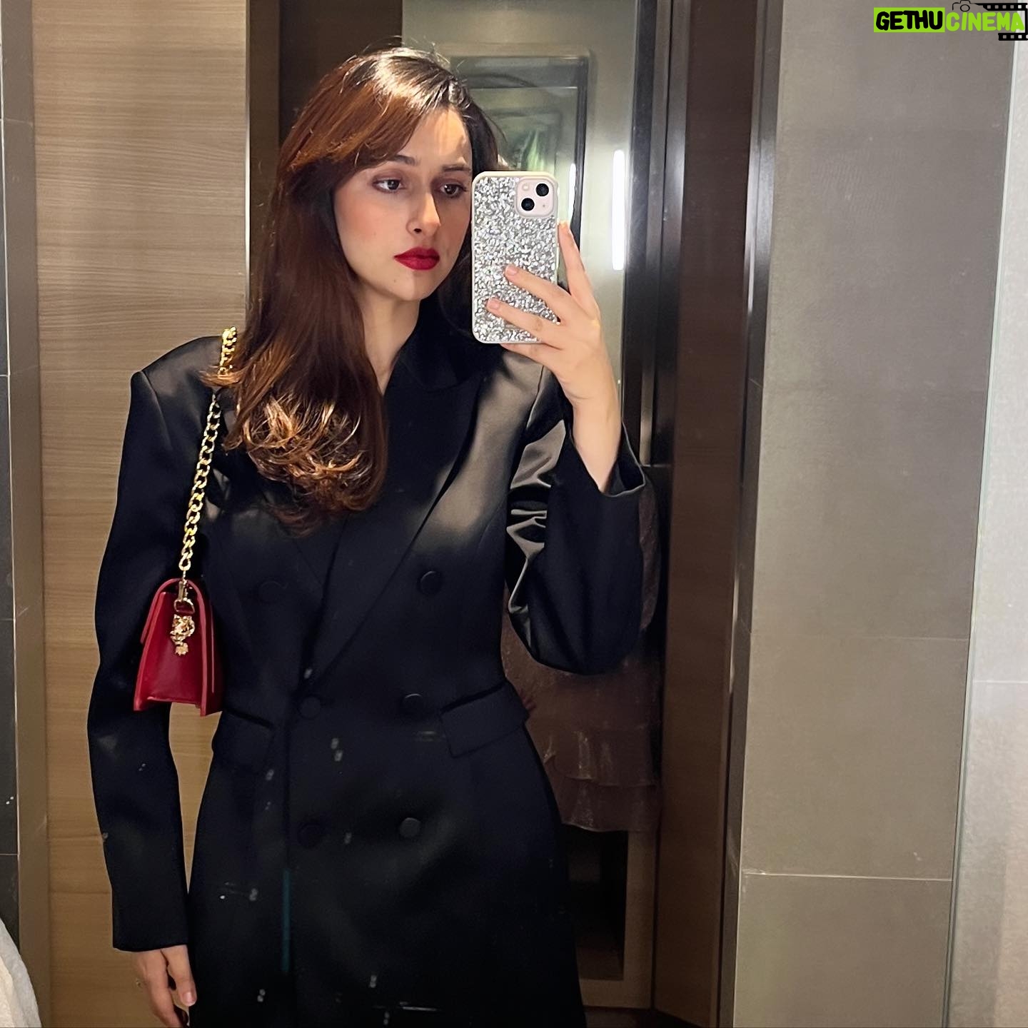 Sadia Khateeb Instagram - Hello mirror ❤️