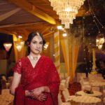 Sadia Khateeb Instagram – Issi jhoomar k neeche milegi shantiprriya ki laash 💫
🌸
Shot by – @storiesbythedal @faisalbhat111
Styled by – @shrushti_216 in @asopalav @rubans.in @oakpinionpr @swabhimannjewellery
@nidhisablokjewellery @colatchofficial @make.upbyinsha
@amit_brahmi
#vibes #mehandi