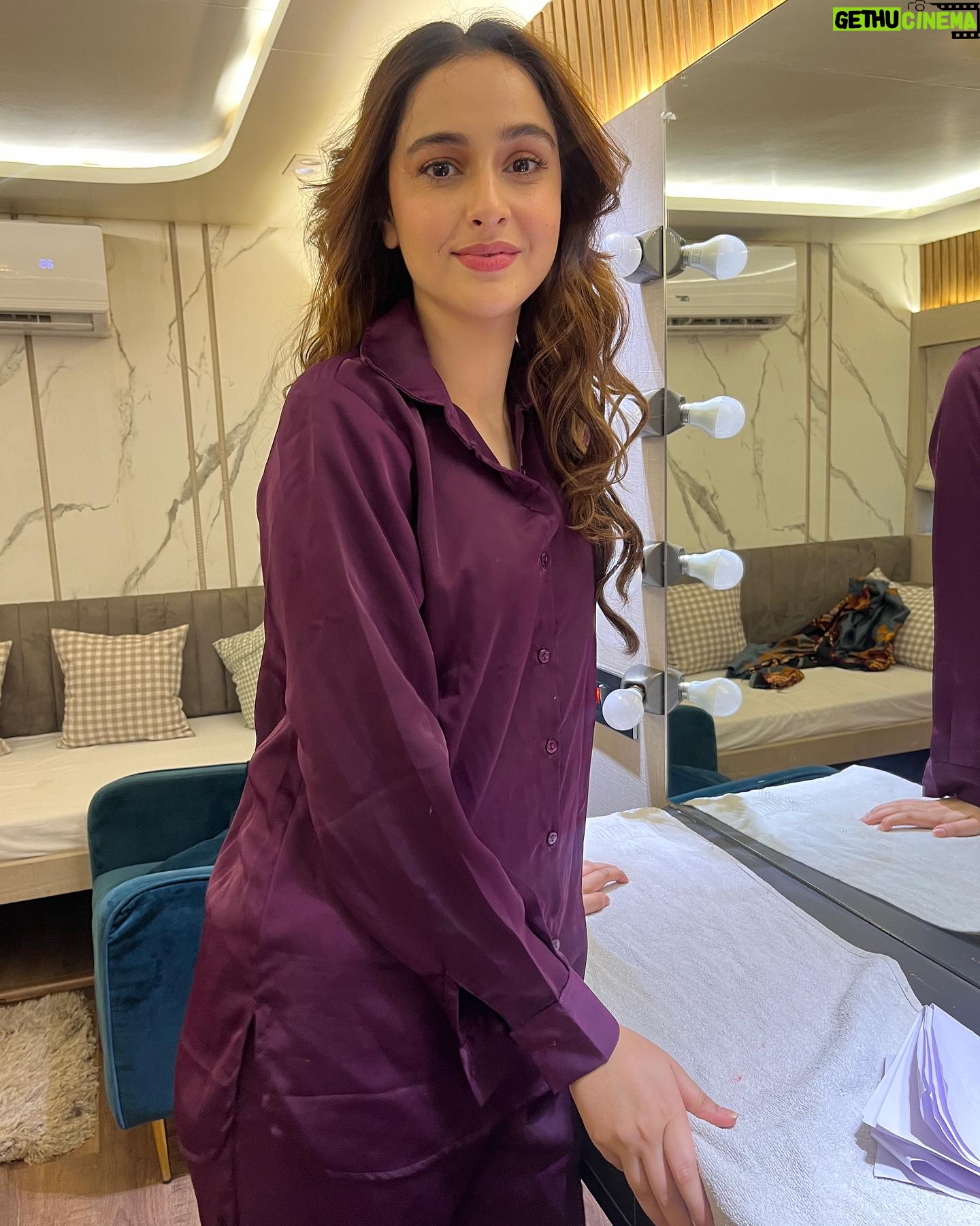 Sadia Khateeb Instagram - Who else played Mario in their childhood ? 👾 It used to be my most favorite game. I couldn’t think of any caption thus I wrote what was going on my mind. Yes I miss playing Mario 🫰👾