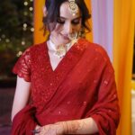 Sadia Khateeb Instagram – Issi jhoomar k neeche milegi shantiprriya ki laash π«
πΈ
Shot by – @storiesbythedal @faisalbhat111
Styled by – @shrushti_216 in @asopalav @rubans.in @oakpinionpr @swabhimannjewellery
@nidhisablokjewellery @colatchofficial @make.upbyinsha
@amit_brahmi
#vibes #mehandi