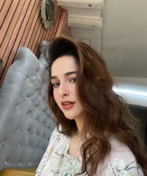 Sadia Khateeb Instagram - Doing my own make up and then flexing it 🫰