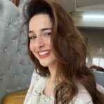 Sadia Khateeb Instagram - Doing my own make up and then flexing it 🫰