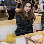 Sadia Khateeb Instagram - Hello mirror ❤️