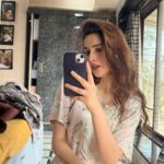 Sadia Khateeb Instagram - Doing my own make up and then flexing it 🫰
