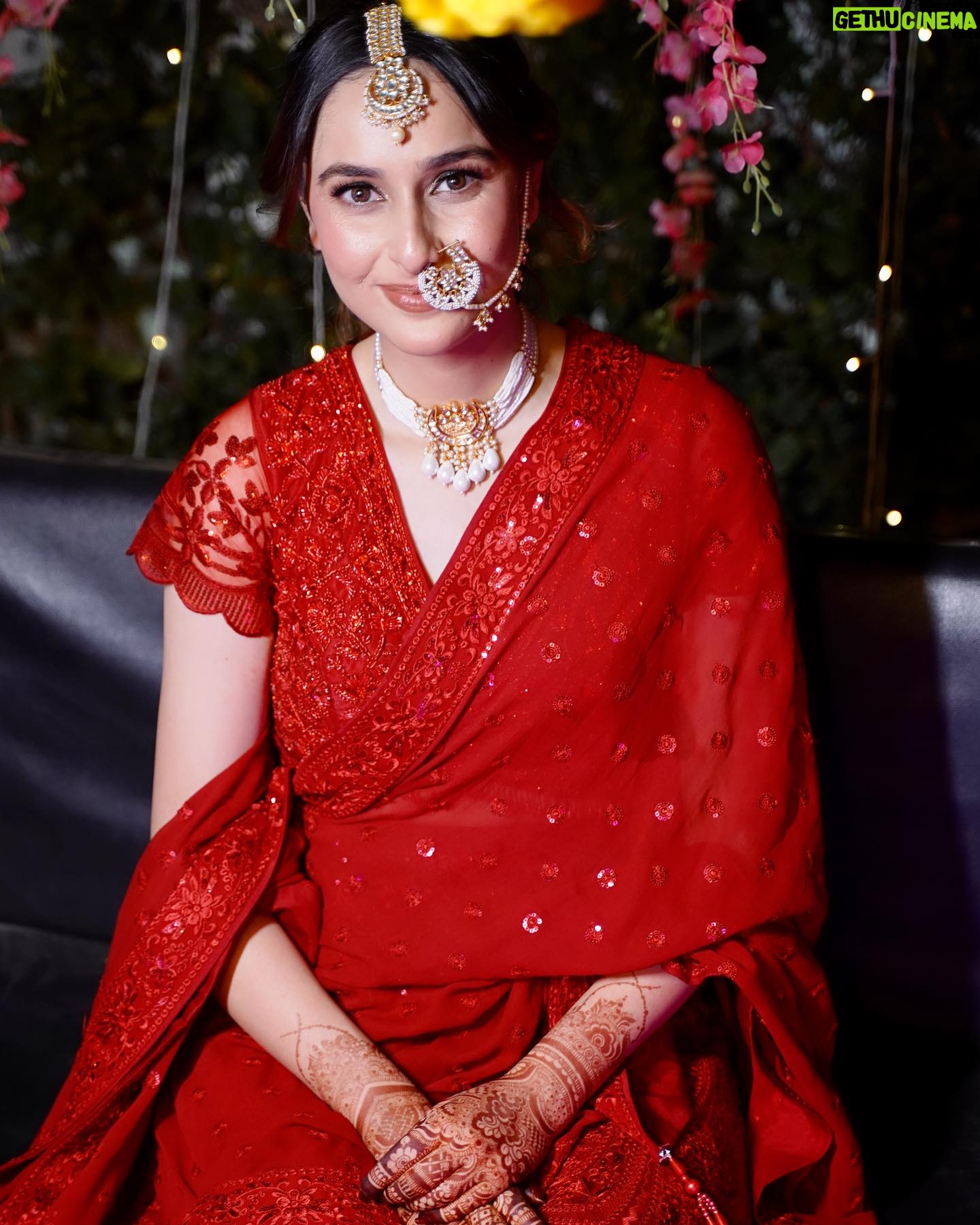 Sadia Khateeb Instagram - Issi jhoomar k neeche milegi shantiprriya ki laash 💫 🌸 Shot by - @storiesbythedal @faisalbhat111 Styled by - @shrushti_216 in @asopalav @rubans.in @oakpinionpr @swabhimannjewellery @nidhisablokjewellery @colatchofficial @make.upbyinsha @amit_brahmi #vibes #mehandi