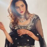 Sadia Khateeb Instagram – Too glam to give a damn ππβοΈ
Styled by – @shrushti_216 in @swathiveldandi_official @rubans.in @oakpinionpr @swabhimannjewellery
Thank you @asmarketing9997 and @harryfashionfoto πΈ
Hmu – @mayarthakurr β€οΈ
Mehandi – @bhaderwahi_koor
#walima #rumumar #wedding #reeling #gram #love