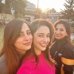 Sadia Khateeb Instagram - My constant for life, you guys have no idea how much I love you @rumysa_khateeb @parsamufti @afreenmufti 🫶🏻❤️ #happiestwithmygirls