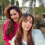 Sadia Khateeb Instagram - My constant for life, you guys have no idea how much I love you @rumysa_khateeb @parsamufti @afreenmufti 🫶🏻❤️ #happiestwithmygirls