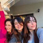 Sadia Khateeb Instagram - My constant for life, you guys have no idea how much I love you @rumysa_khateeb @parsamufti @afreenmufti 🫶🏻❤️ #happiestwithmygirls