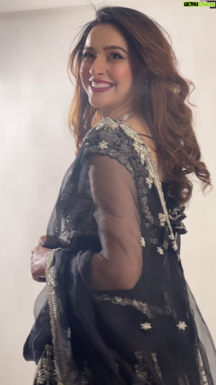 Sadia Khateeb Instagram - How much twirling is enough twirling π @rumysa_khateeb Styled by - @shrushti_216 in @swathiveldandi_official @rubans.in @oakpinionpr @swabhimannjewellery Thank you @asmarketing9997 and @harryfashionfoto for last minute call πΈ Hmu - @mayarthakurr β€οΈ Mehandi - @bhaderwahi_koor #walima #rumumar #wedding #reeling #gram #love