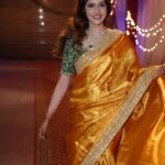Sadia Khateeb Instagram – Sari ki sari mai saree mei 🧚‍♀️

@swathiveldandi_official 
styled by – @shrushti_216 
Photographer – @storiesbythedal @faisalbhat111 🌸
Hmu – @sana_chouhan_ 
Accessories- @nidhisablokjewellery @colatchofficial