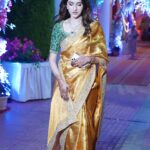 Sadia Khateeb Instagram – Sari ki sari mai saree mei π§ββοΈ
@swathiveldandi_official
styled by – @shrushti_216
Photographer – @storiesbythedal @faisalbhat111 πΈ
Hmu – @sana_chouhan_
Accessories- @nidhisablokjewellery @colatchofficial
