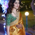 Sadia Khateeb Instagram – Sari ki sari mai saree mei π§ββοΈ
@swathiveldandi_official
styled by – @shrushti_216
Photographer – @storiesbythedal @faisalbhat111 πΈ
Hmu – @sana_chouhan_
Accessories- @nidhisablokjewellery @colatchofficial