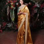 Sadia Khateeb Instagram – Sari ki sari mai saree mei 🧚♀️
@swathiveldandi_official
styled by – @shrushti_216
Photographer – @storiesbythedal @faisalbhat111 🌸
Hmu – @sana_chouhan_
Accessories- @nidhisablokjewellery @colatchofficial