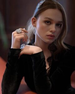 Sadie Soverall Instagram - ❤️ Vogue x Cartier stills Thank you to @britishvogue, @cartier and @gregwilliamsphotography - what a joy and honour ! X 📸Thank you! @annahcstyle @naradkutowaroo @mirijanavasovic @personalpruk