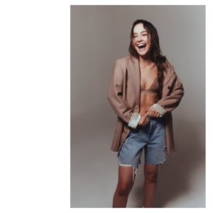 Sadie Stanley Instagram - Who What Wear☁️🖤

thank you @whowhatwear for the lovely conversation! Link in my stories to read 📎

Writer: @jbake21 
Photographer: @jonnymarlow 
Hair: @rena.calhoun 
Makeup: @karayoshimotobua 
Styling: @highheelprncess